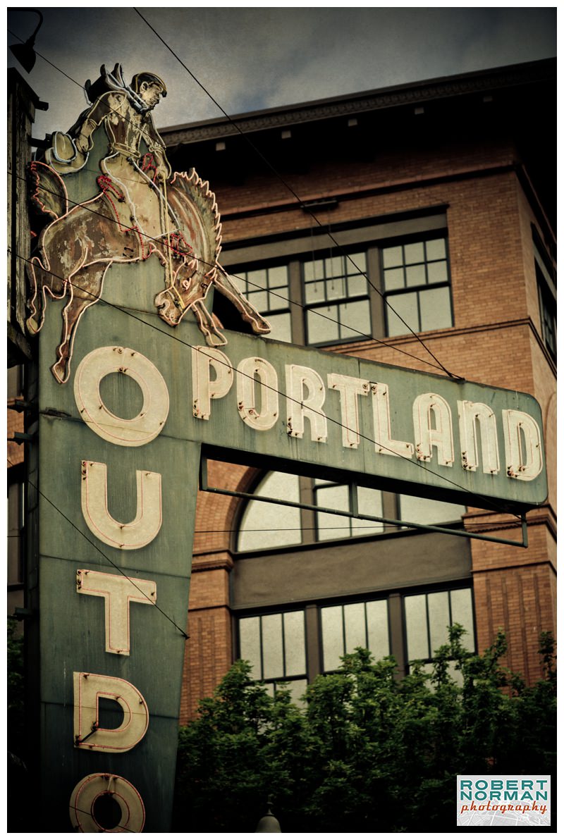portland-oregon-photos-downtown-signage-Portland-outdoor-store-cowboy
