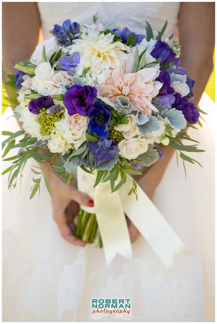 Saltwater-Farm-Vineyard-wedding-Stonington-Connecticut-hana-floral-design